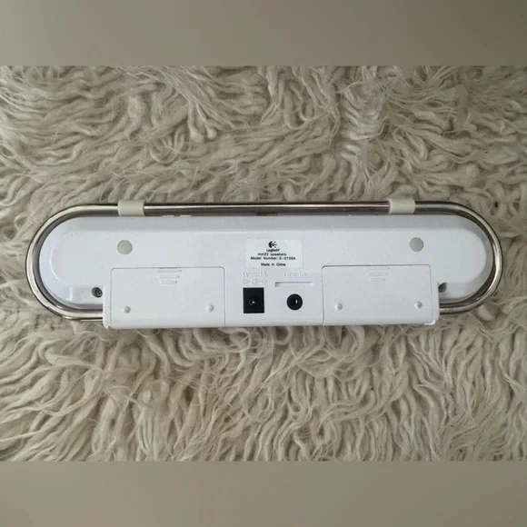 Logitech M22 Speakers with travel case. - Picture 5 of 5